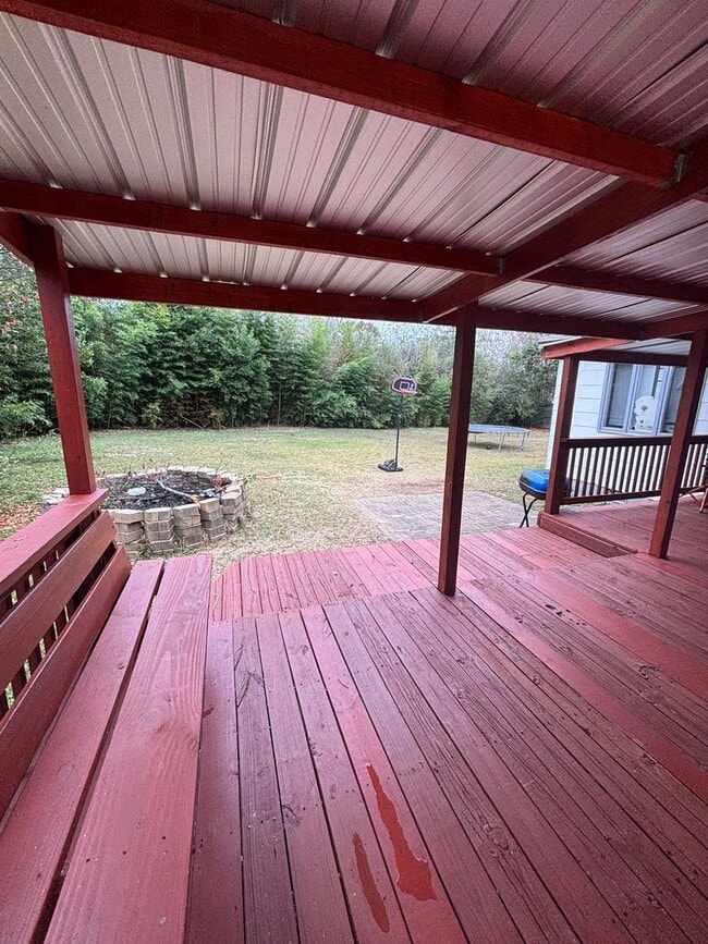 Photo - 2200 Loop Rd