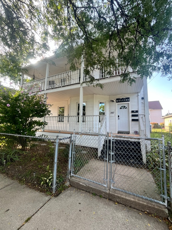 Building Photo - 387 S Elm St Unit 1 Rental