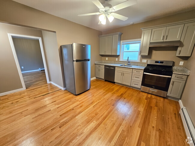 Building Photo - 86 Cross St Unit 1 Rental