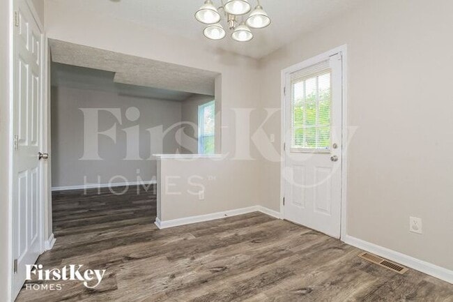 Photo - 257 Tando Way