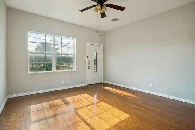 Photo - 2219 N Flores St