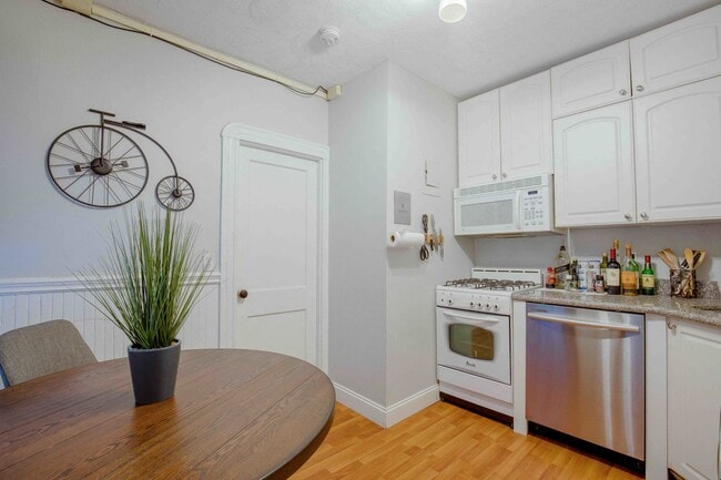 Building Photo - 286 Cambridge St Unit 1