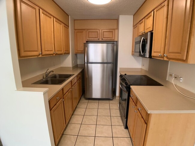 Photo - $2600, 2BR/2BA Salt Lake (Honolulu) -with A/C, 1 assigned parking