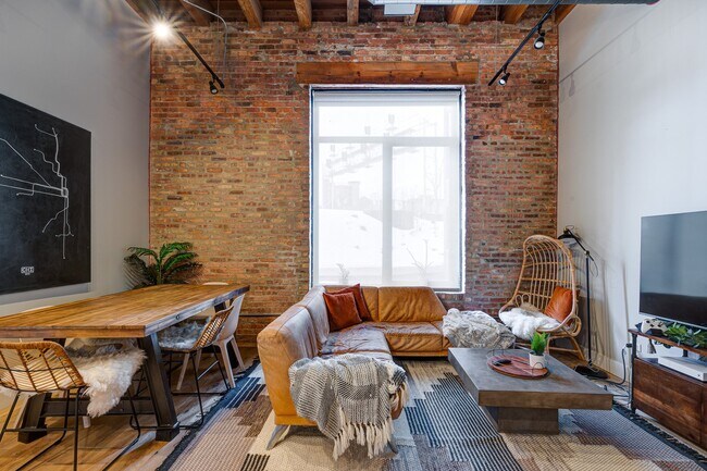 Photo - 731 N Sangamon St