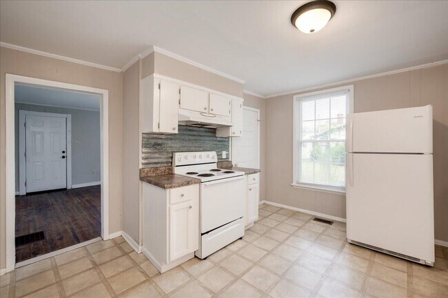 Photo - 2034 Fenwick St