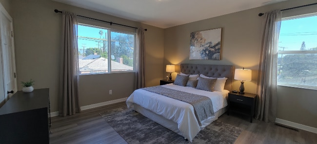 Photo - 10663 Encino Ave