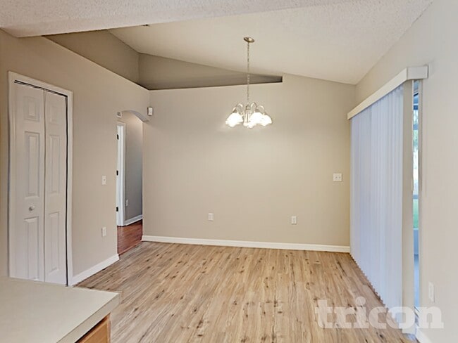 Photo - 13389 Dunbar St