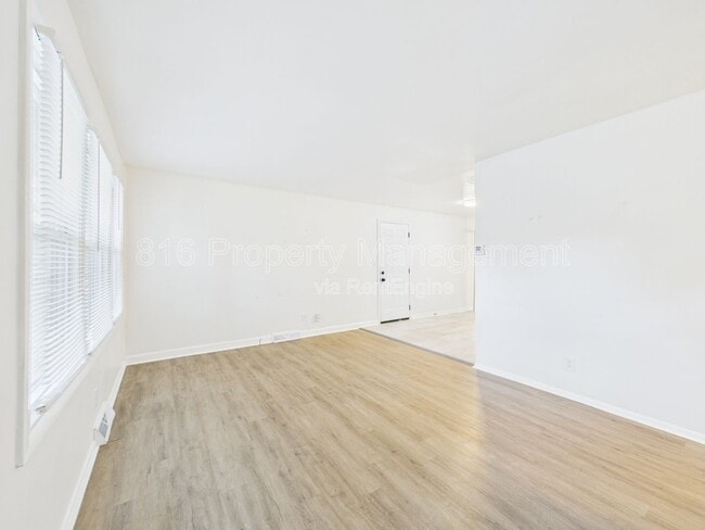 Photo - 11018 Booth Ave