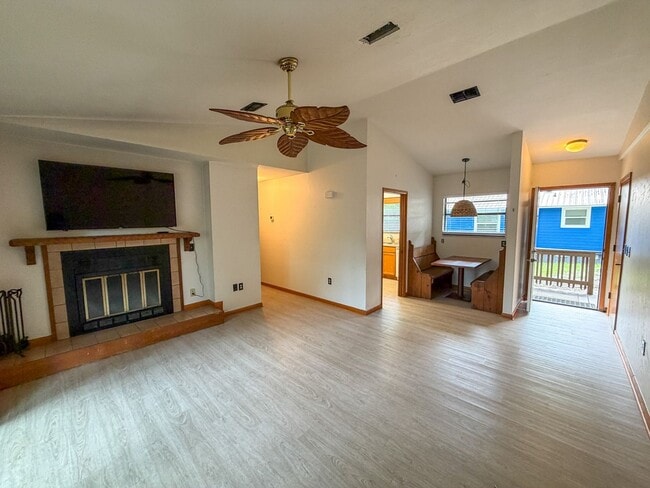 Photo - 2260 W University Ave