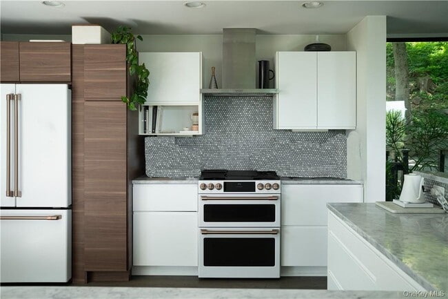 Photo - 185 Tweed Blvd