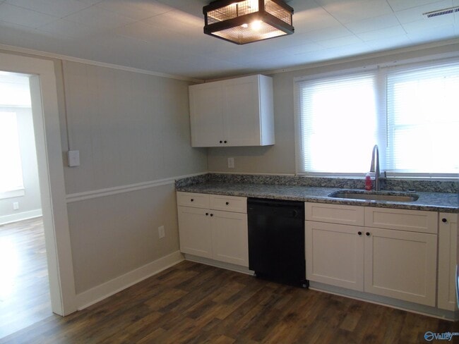 Photo - 1107 England St NE