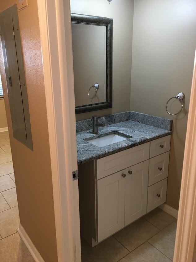 Photo - 1218 Abbey Crescent Ln