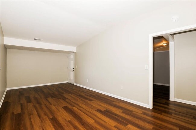 Photo - 1055 Pine St NE