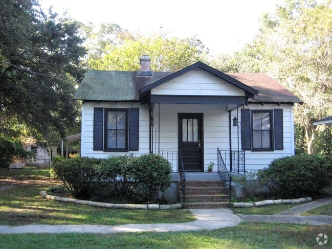 Building Photo - 1521 Poinsettia Rd Rental