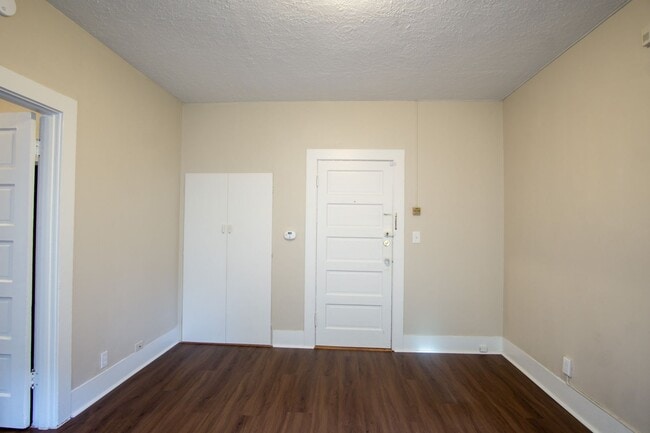 Photo - John's Landing: Updated Garden Level 1-Bed-Close to OHSU! Unit 04