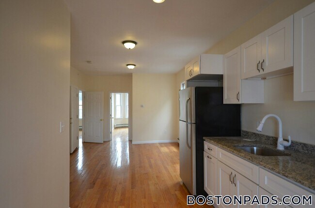 Photo - 16 Chelsea St Unit 2