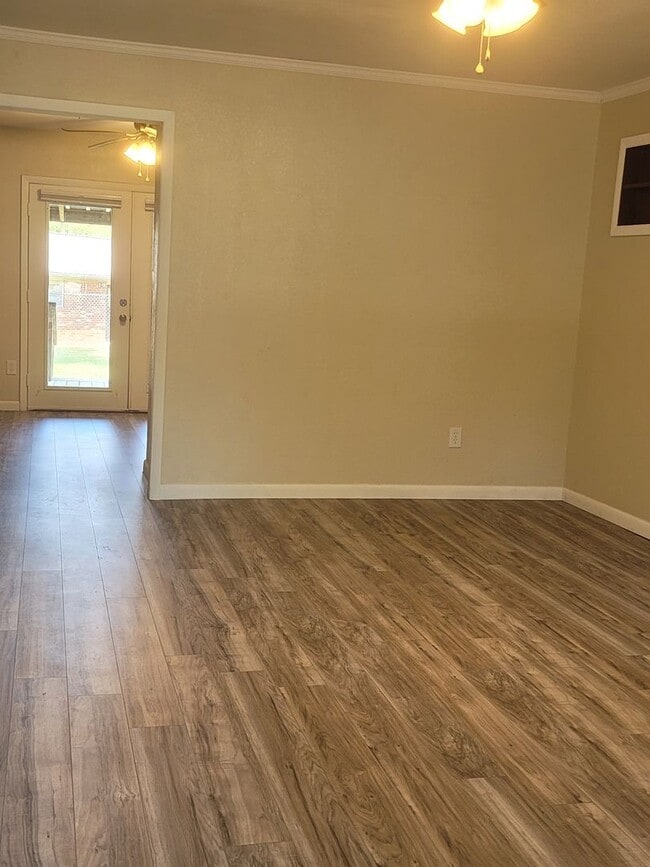 Photo - 638 Loomis St