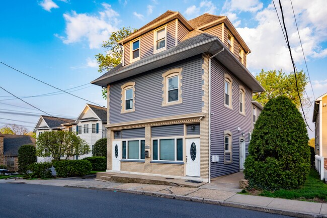 Photo - 127 Maple Ave