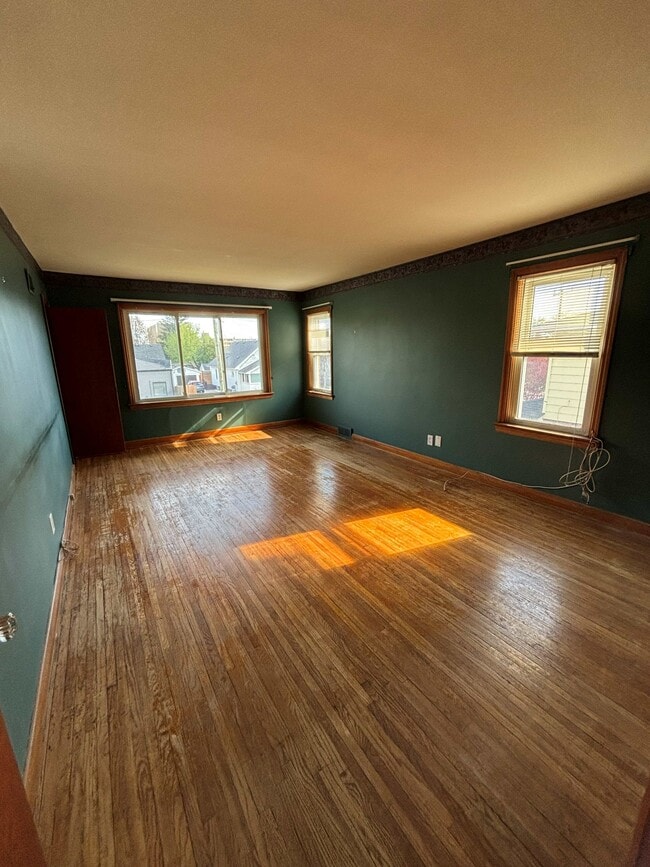 Photo - 381 Nelson St Unit 3- upper