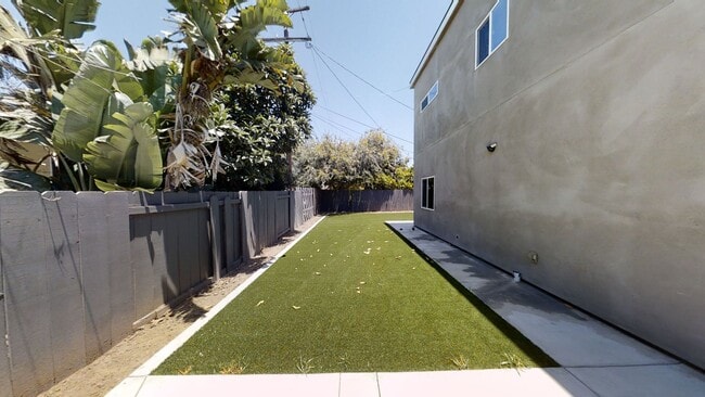 Photo - 4BD/2BA w Large Deck!