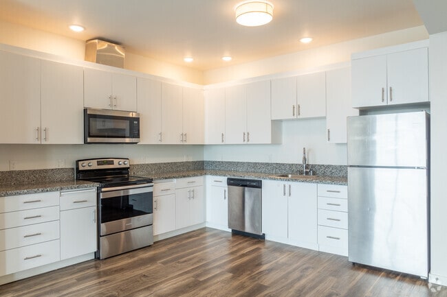 2BR, 2BA - 903SF - Kitchen