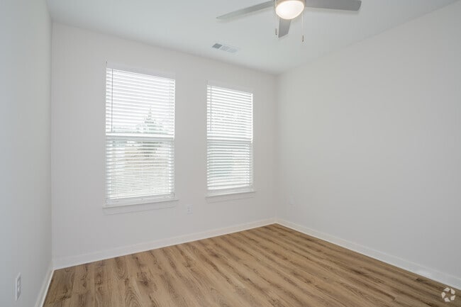 1BR, 1BA - 686SF - Bedroom