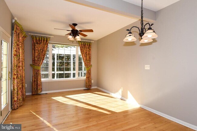 Photo - 43265 Morven Square