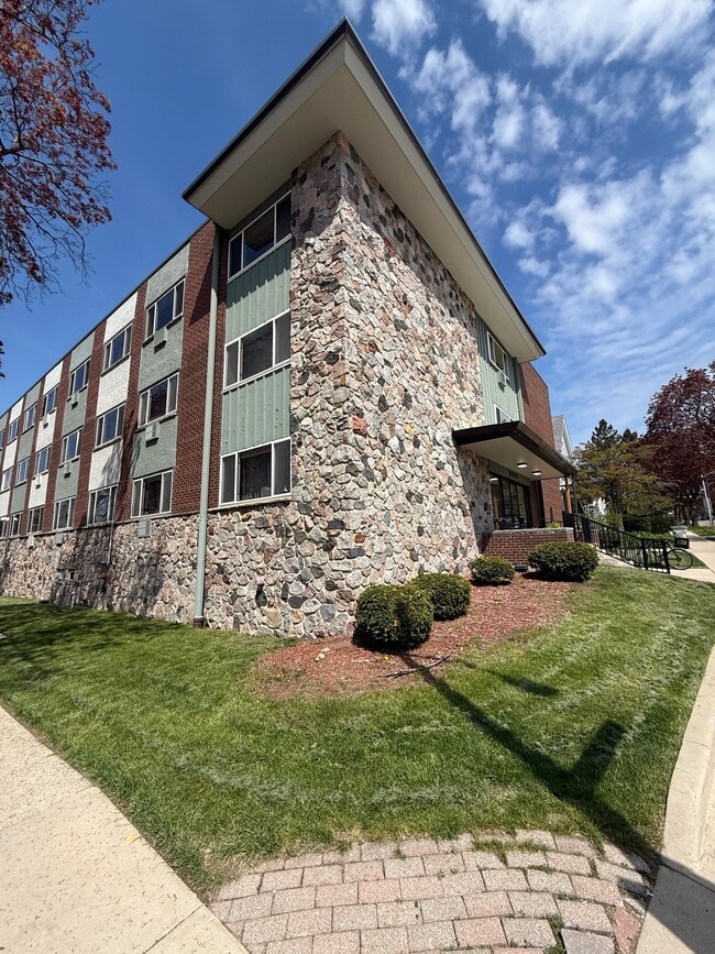 Photo - 2455 N Maryland Ave Unit 106
