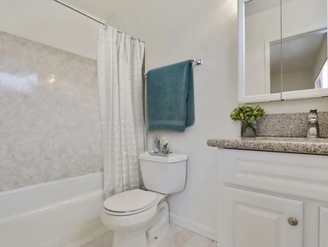 Photo - 3585 Centinela