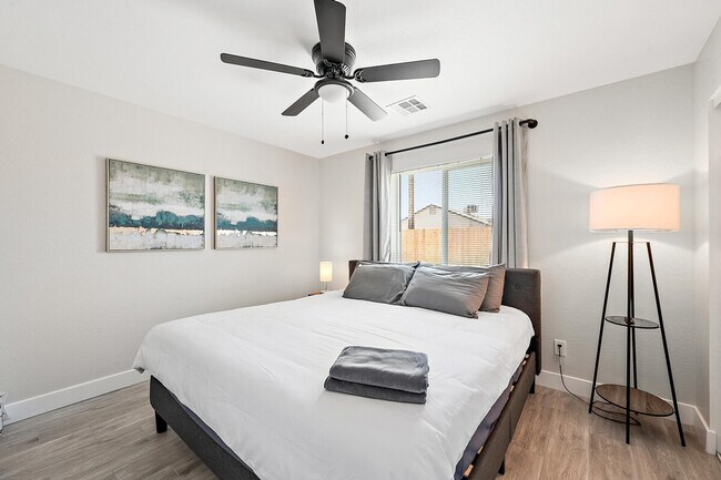 Photo - 1826 E Illini St Unidad SI ID1244298P