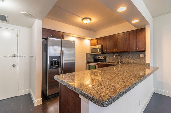 Photo - 500 Three Islands Boulevard Unidad 222