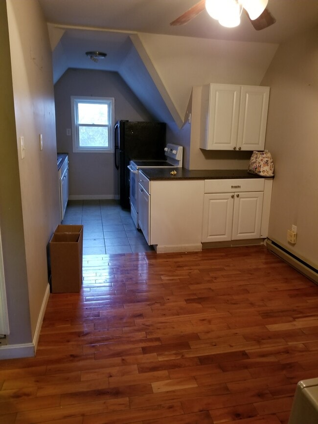 Photo - 49 S Spring St Apartments Unit 3