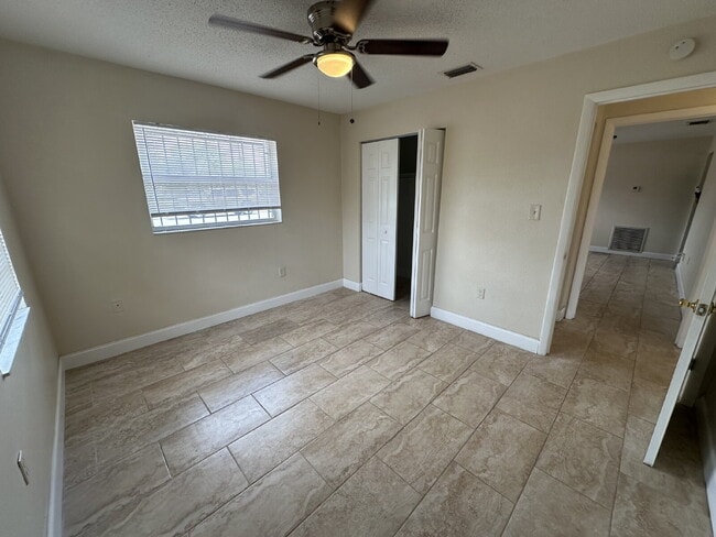 Photo - 303 W Myrtle St
