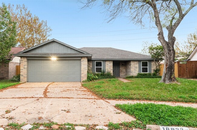 Building Photo - 10922 Village Trail Dr