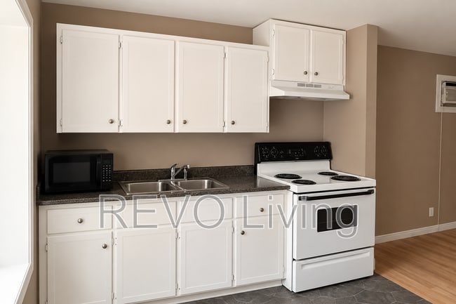 Photo - 73 St Paul St Unit Back