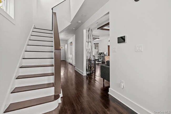 Photo - 916 Clarence Ave