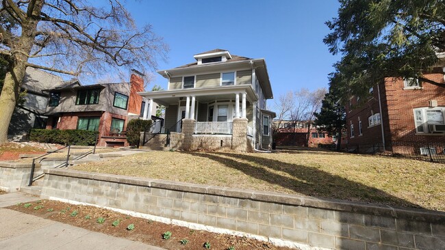 Dundee Two Story House - Dundee Two Story House