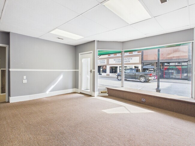 Photo - 248 Main St Unidad -