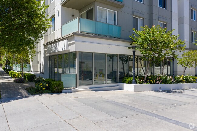 Photo - 825 Cordova St