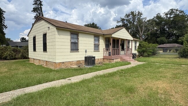 711 Plum St Unit B