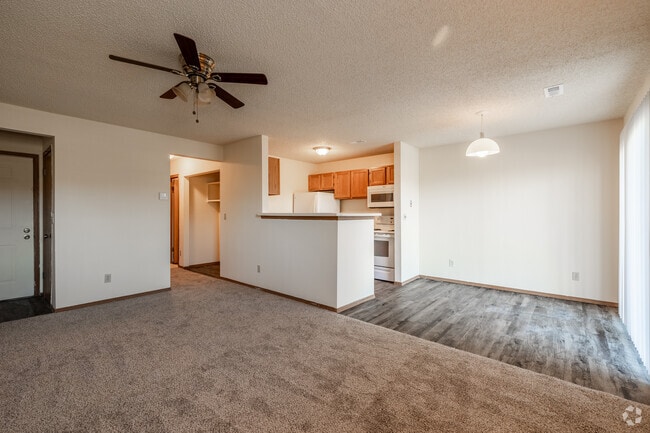 1BR, 1BA - Riverside/710 SF