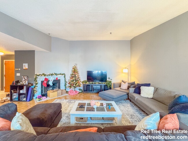 Photo - 147 Kelton St Unit 715