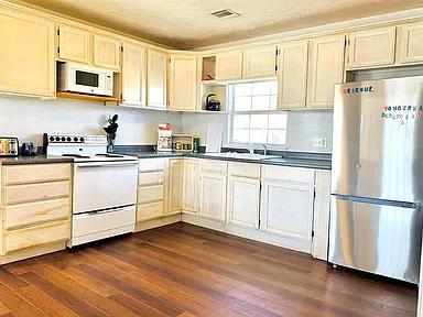Photo - 211 W Madison St