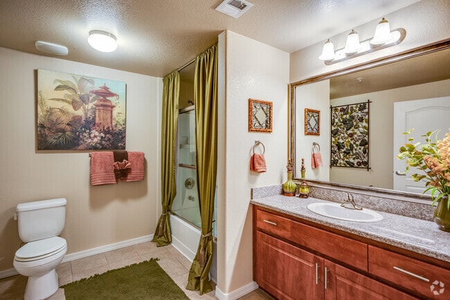 2 BR, 2 BA - 1,415SF
