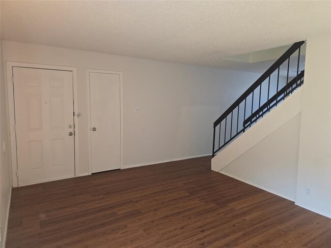 Photo - 7108 Creekside Dr