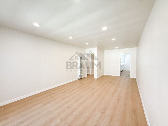 Photo - 7333 Woodman Ave Unit 11