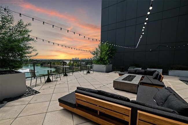 Building Photo - 1701 Simond Ave Unit 438