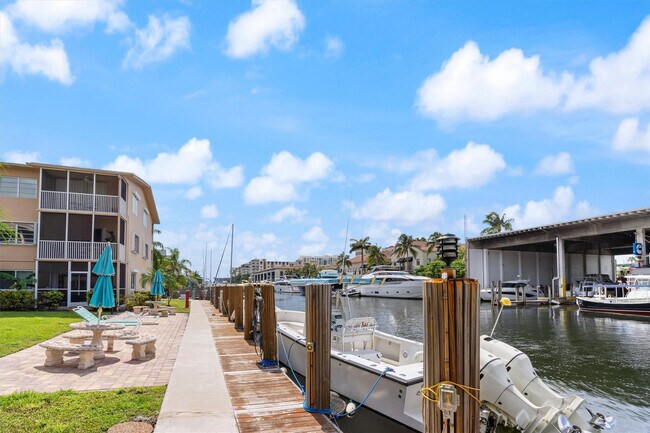 Building Photo - 1510 SE 15th St Unit 309