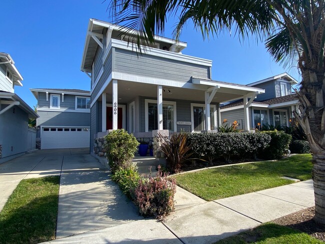 Building Photo - Beautiful 4 Bd/2.5bth within the Poinsettia Cove Community!