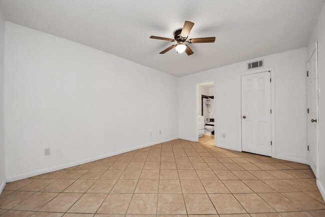 Photo - 17331 Red Oak Dr Unit 55